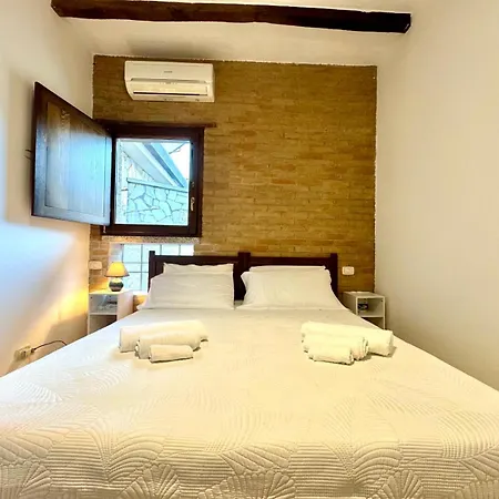 Village Center Apartman *